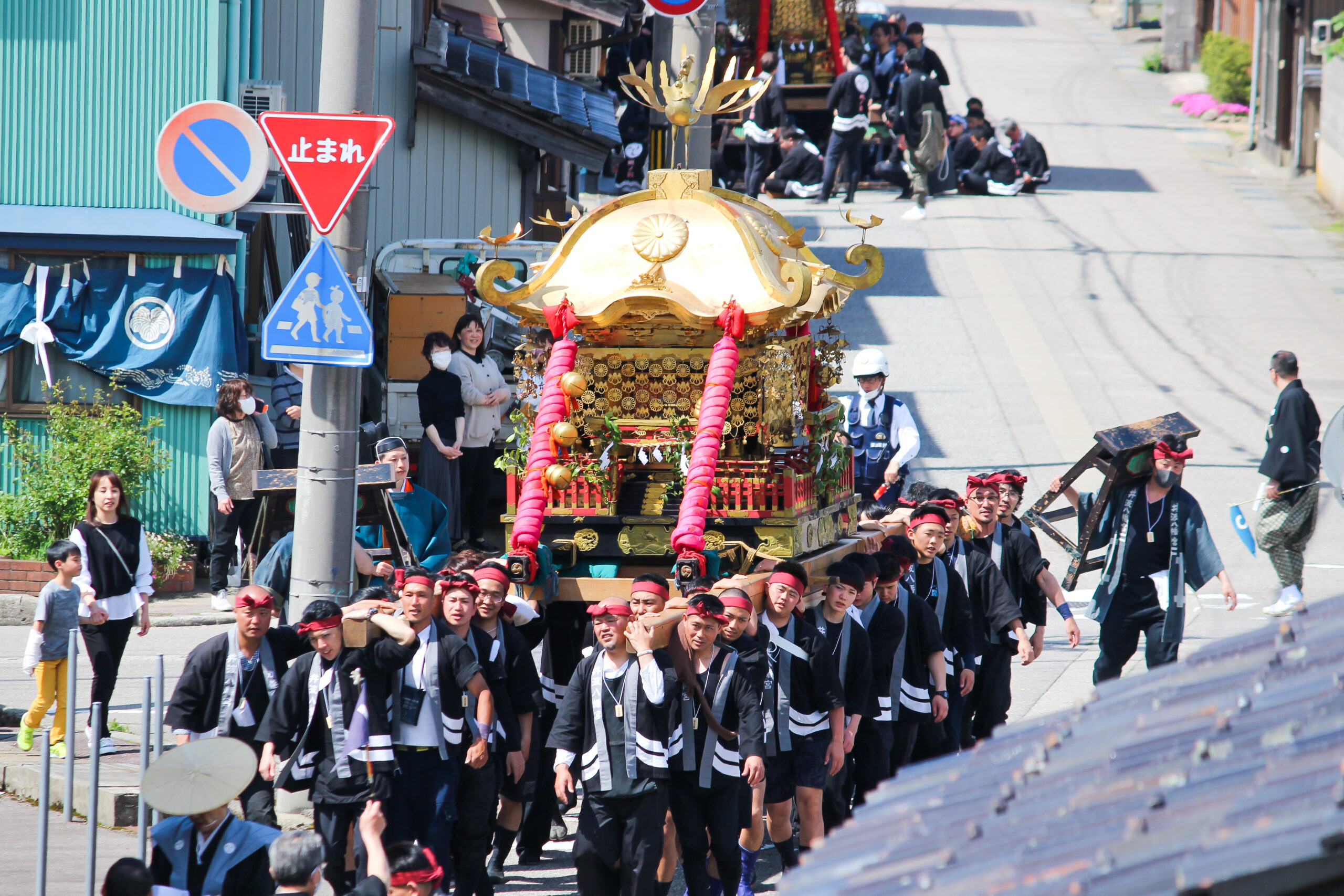 井波よいやさ祭り