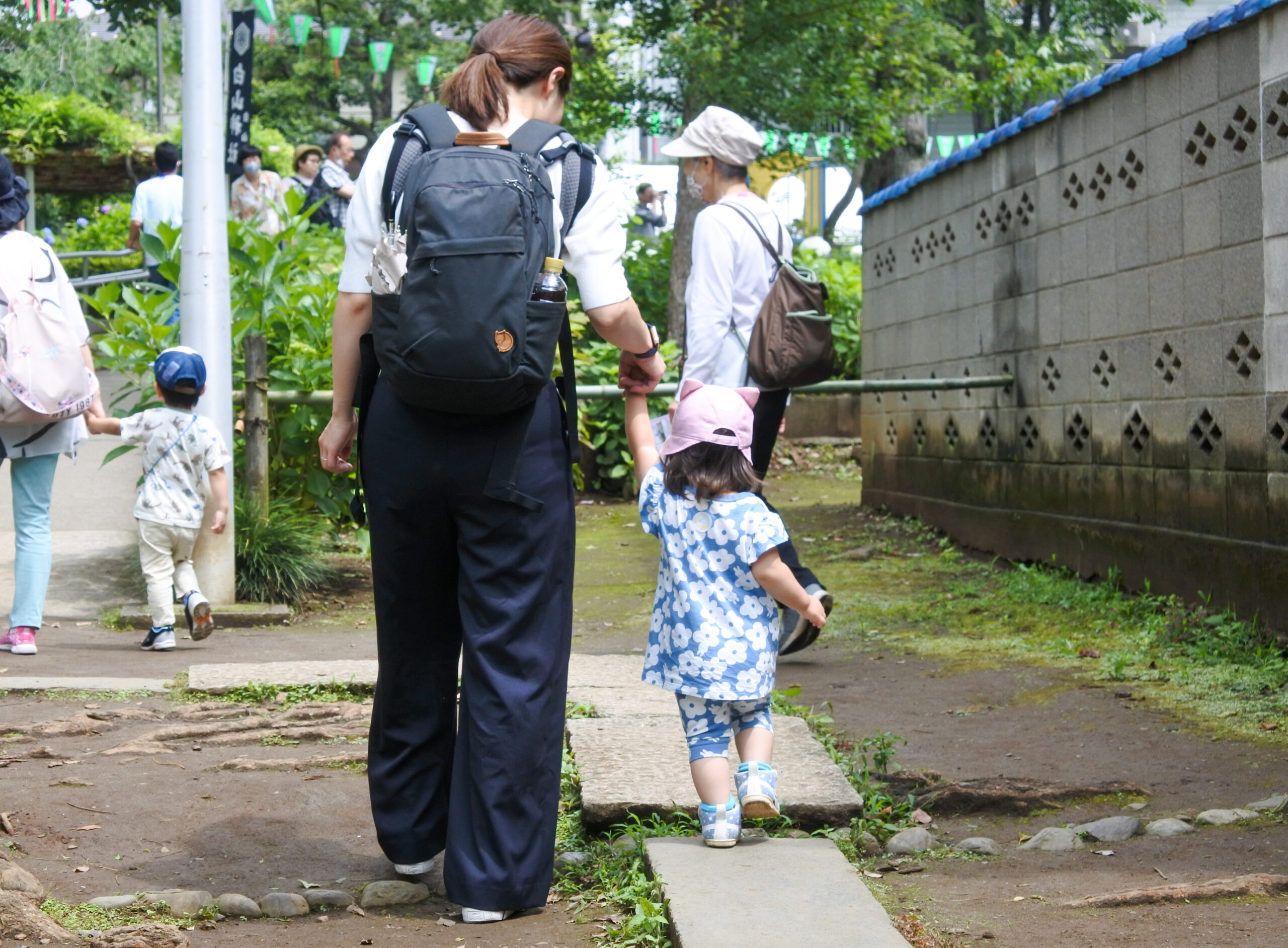 文京あじさいまつり　親子の様子