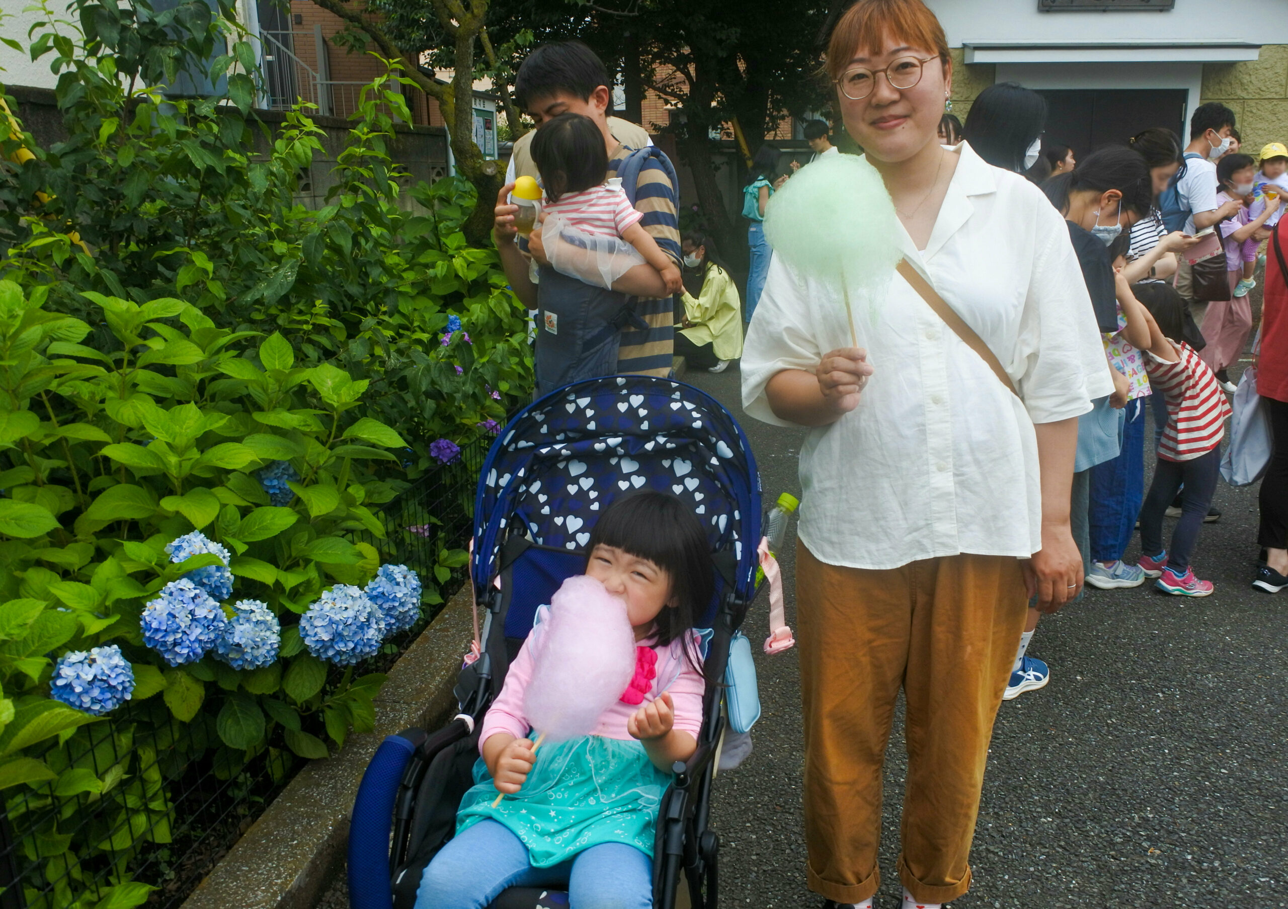 文京あじさいまつり　親子の様子