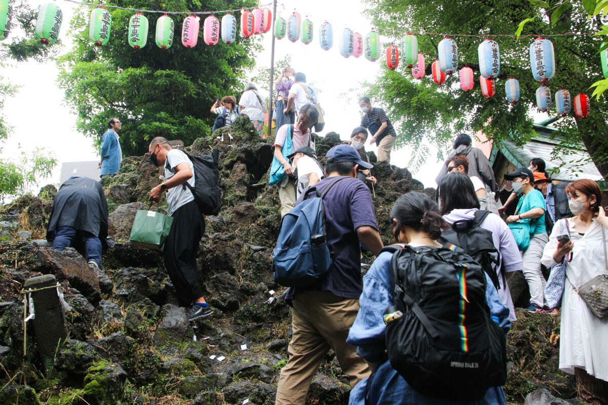 お山開きで小野照崎神社の富士塚にのぼろう！登拝できるのは1年で2日だけ