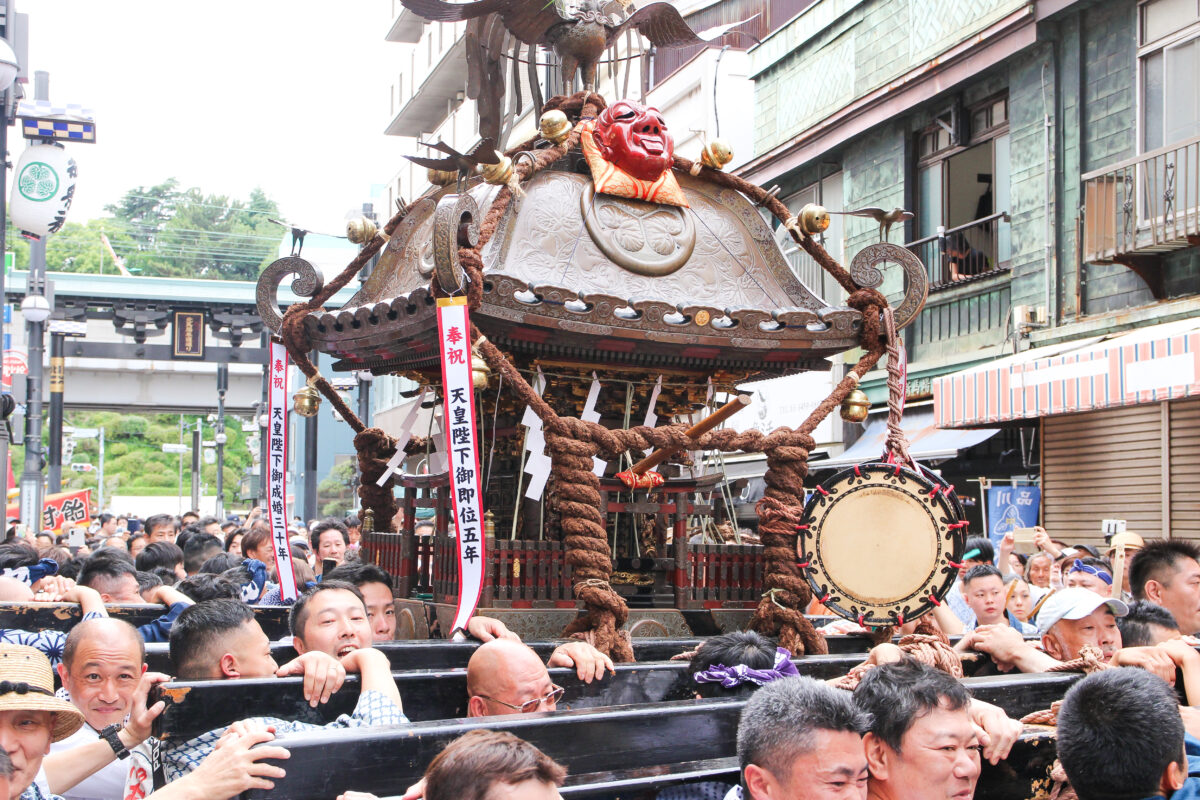 品川神社例大祭が4年ぶり開催！53の石段をお神輿が上り下り。旧東海道も進む！