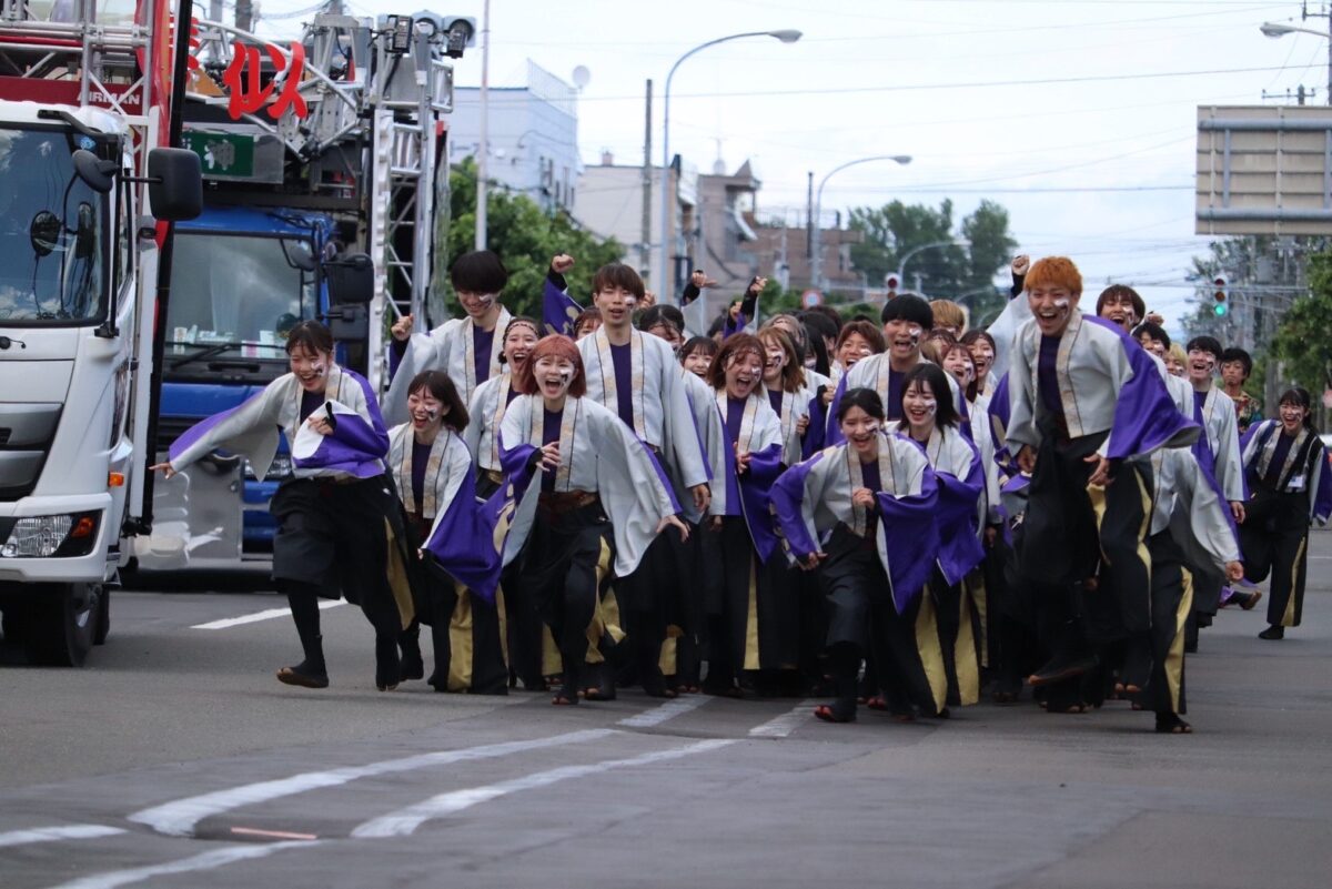 大人数の踊り子