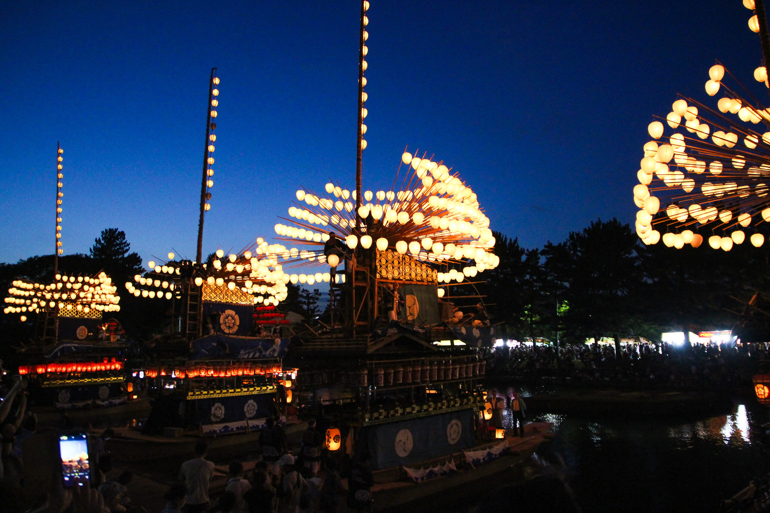 尾張津島天王祭の宵祭！まきわら船が夕暮れと共に作る幻想的な風景が見どころ｜株式会社オマツリジャパン