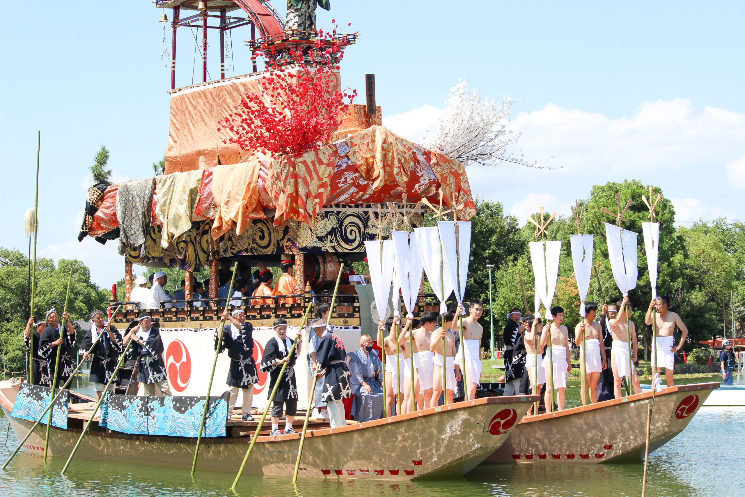 尾張津島天王祭の朝祭！池に飛び込む、古式で泳ぐ。最後は津島神社までダッシュ！？｜株式会社オマツリジャパン