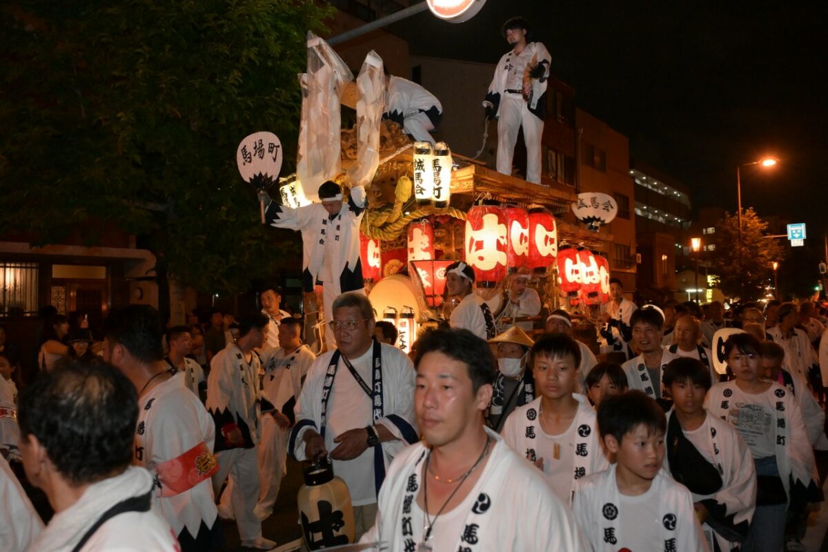 南港通を移動する馬場町