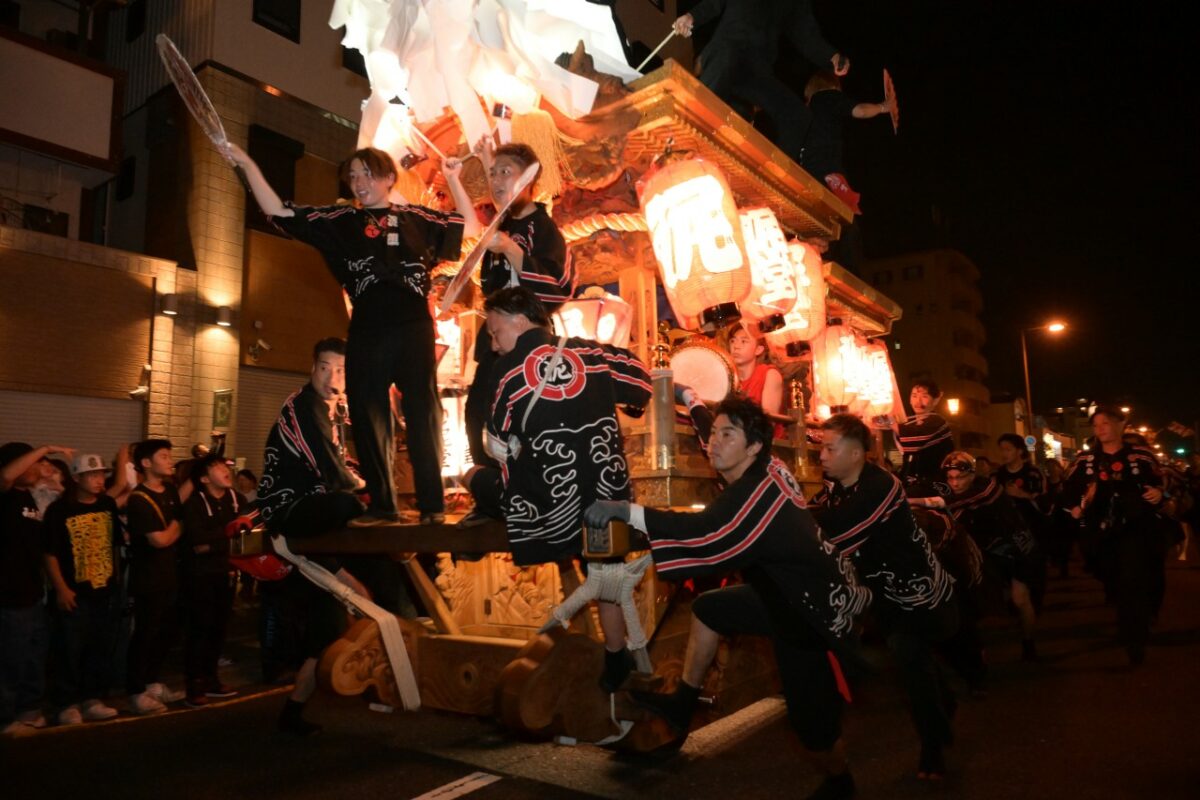 猛ダッシュする泥堂町
