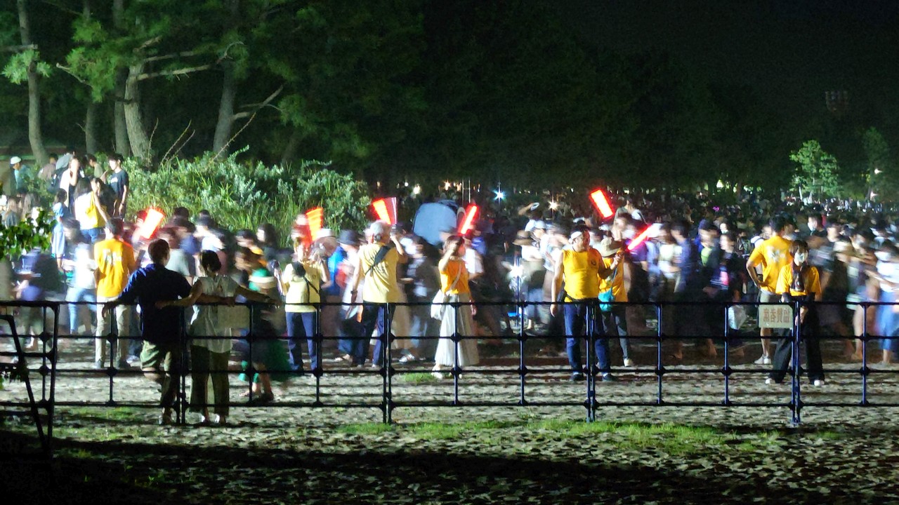 花火が終わっても誘導は終わらない