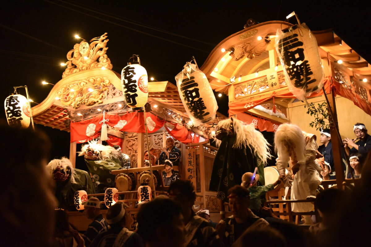 夜空を煌々と照らす、5台の山車の競り合い！東京都日の出町「平井まつり」の魅力を味わい尽くす