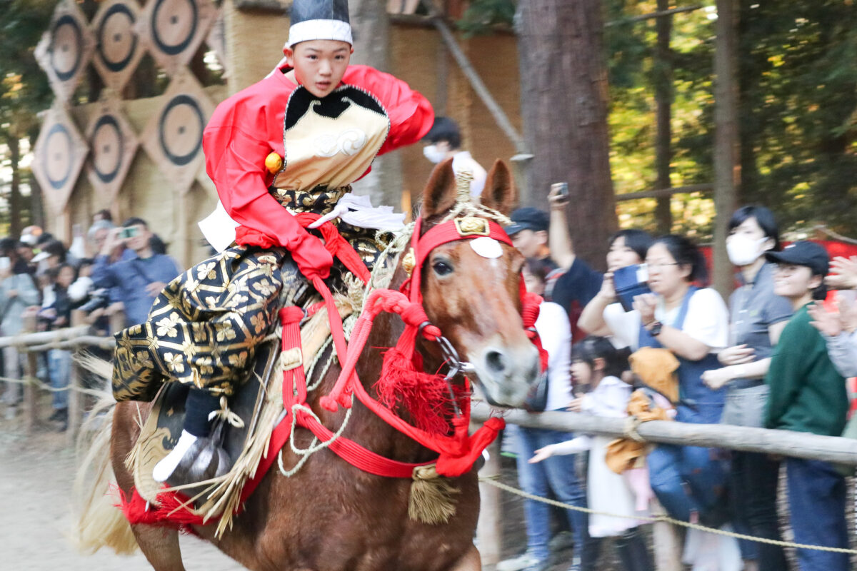 出雲伊波比神社の流鏑馬で騎馬武者の技の数々を見よう！埼玉・毛呂山の秋祭り