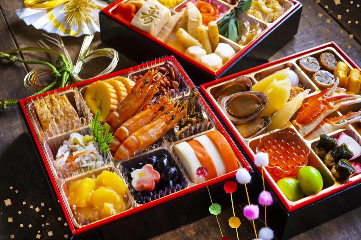  年越しそばに除夜の鐘、正月飾りと料理、初詣、どんど焼き…年末年始の風習、由来を知って招福万来！｜株式会社オマツリジャパン 