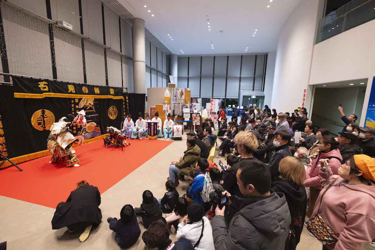 喫茶コーナーでの上演