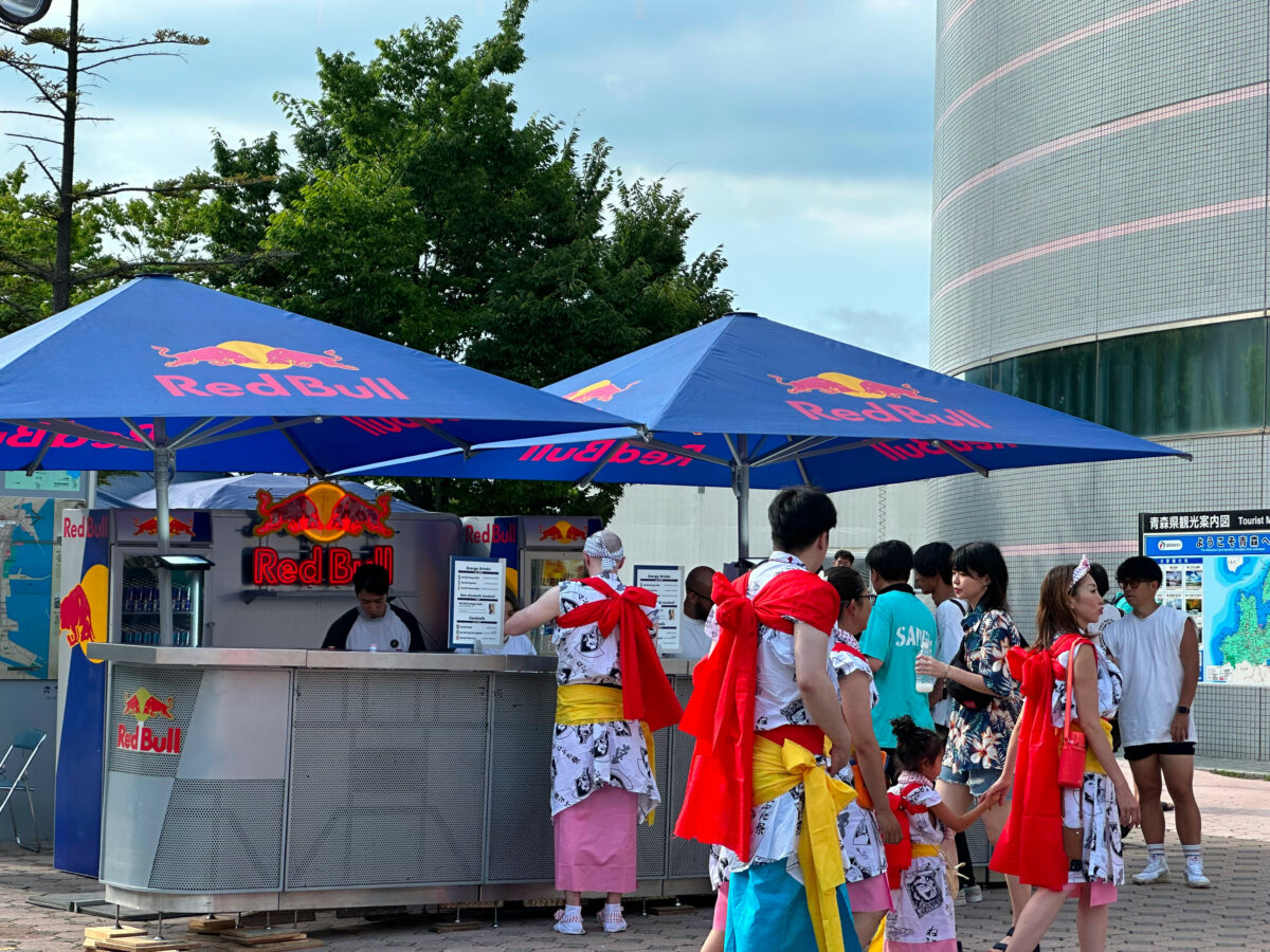 お祭りパワーで商品サンプリング！全国の祭りで印象的な商品プロモーションを