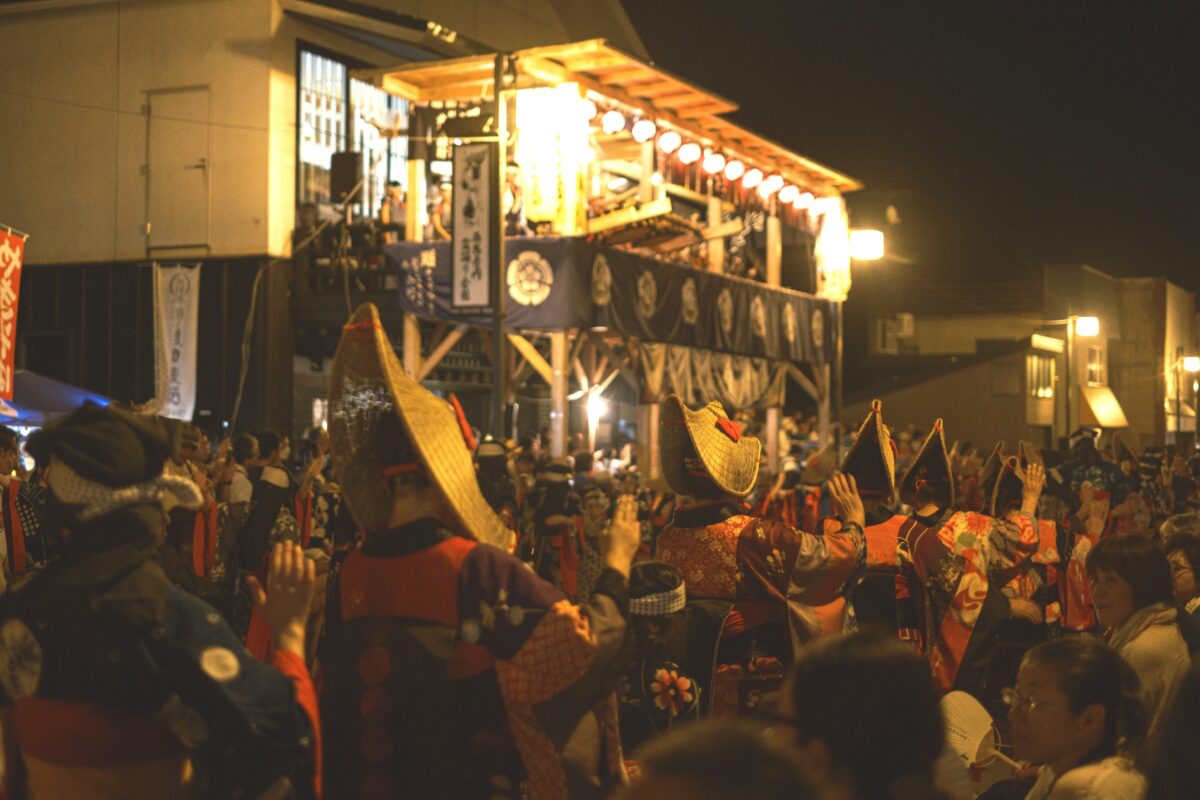 西馬音内盆踊りプレミアム観覧体験──歴史的商家を舞台に実現した特別な観覧席