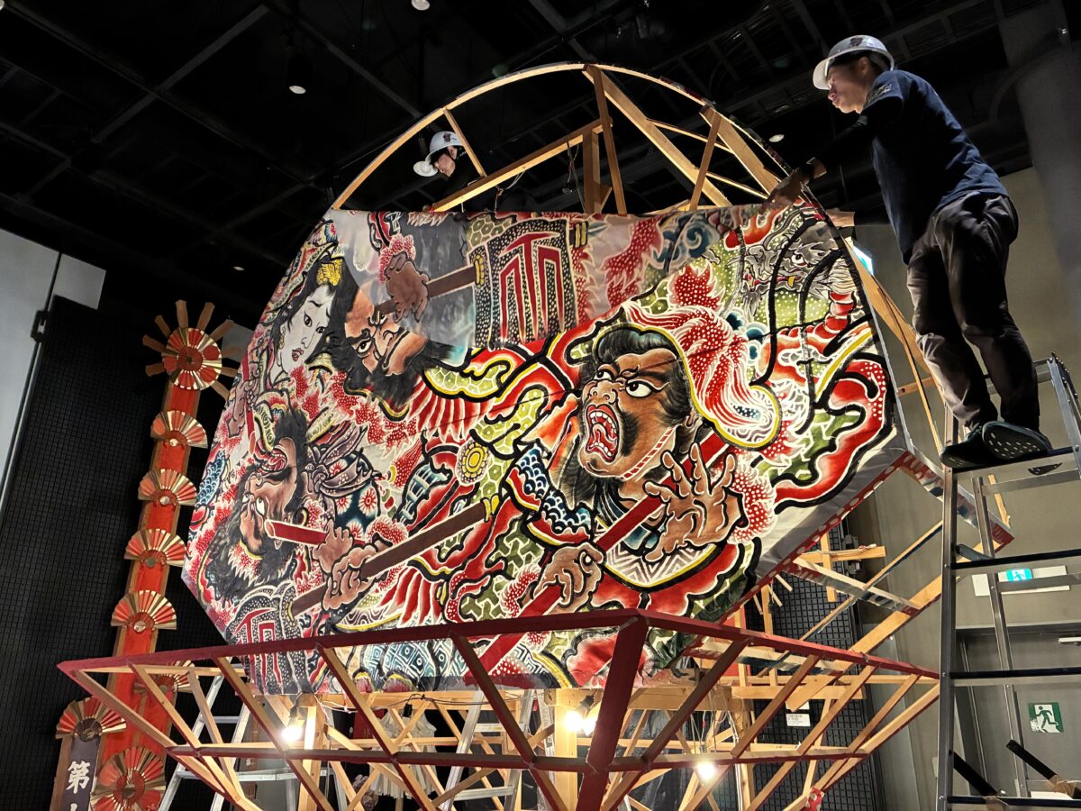 国立民族学博物館_ねぷた絵貼り替え